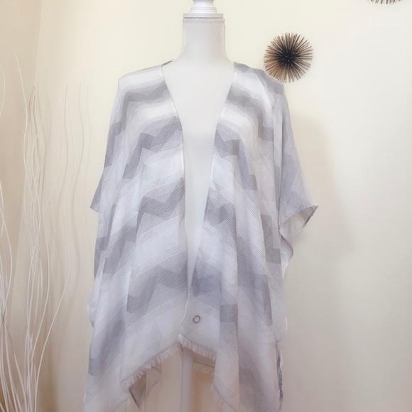 Brand New Calvin Klein Chevron Beach Cover-Up - Picture 2 of 4